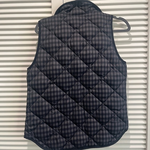 J Crew quilted down vest with feather duvet fill   Full zip with high collar - Picture 6 of 6